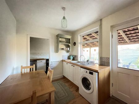 2 bedroom terraced house to rent - Photo 4