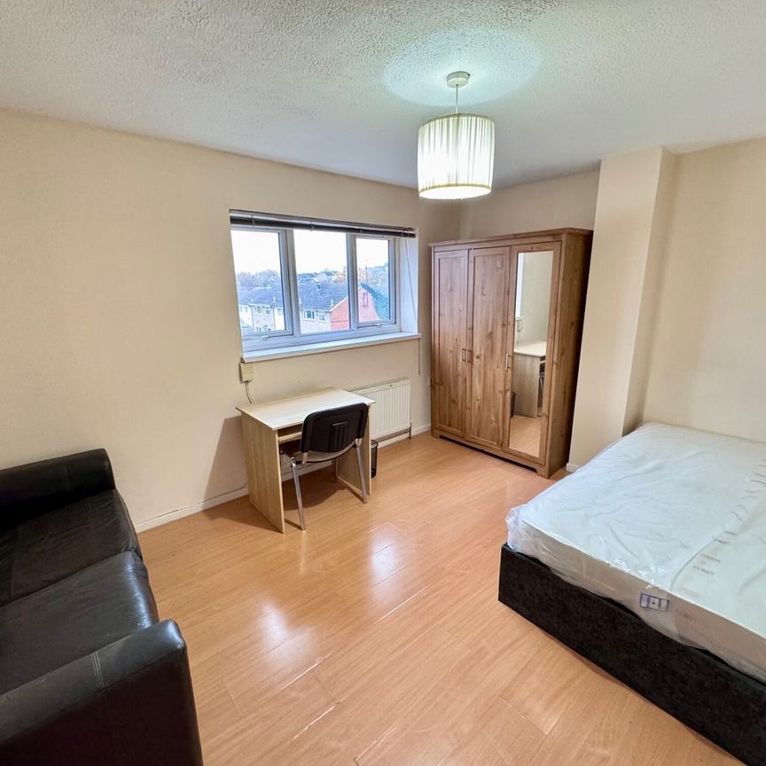 Room 2, Hodgkin Close, Clifton, NG11, Nottingham - Photo 1