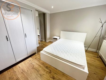 3 bedroom flat to rent - Photo 4