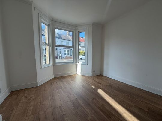 3 Bed Semi-Detached House, Clarendon Road, CR0 - Photo 1