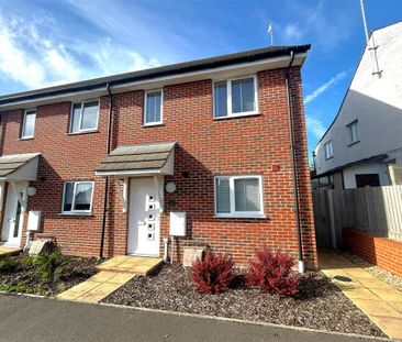 3 bedroom end of terrace house to rent - Photo 1