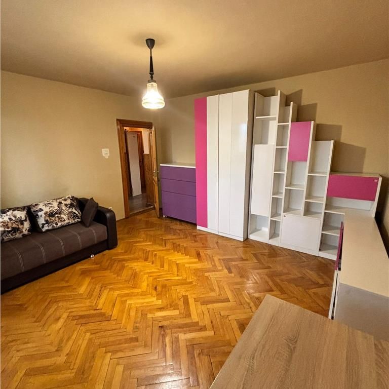 Apartament cu 3 camere , 7 noiembrie. - Fotografie 1