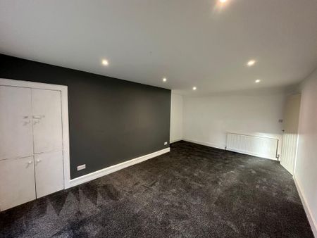 3 bedroom flat to rent - Photo 3