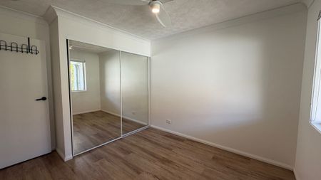 Modern Chevron Island Apartment – Walk to Cafes, Beach & HOTA - Photo 3