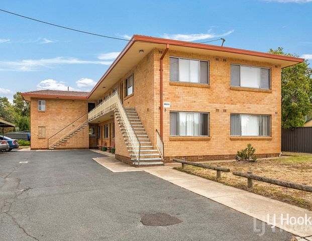 Spacious Two Bedroom Unit - Photo 1