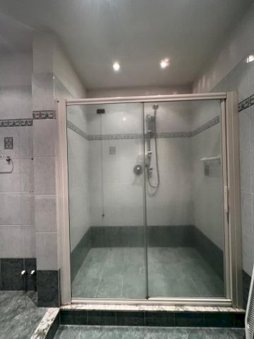 Spacious Single room Via la Farina - Photo 4