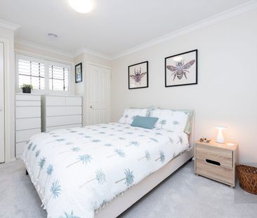 Stunning townhouse with parklands on your doorstep - Photo 4