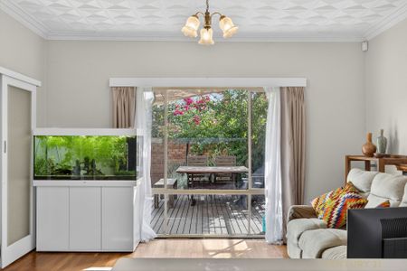 Well Presented Street Front Home! - Photo 3