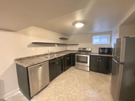 $1,500 / 2 br / 1 ba / 775 sqft 2BR Apartment Unit in Hamilton - Photo 2