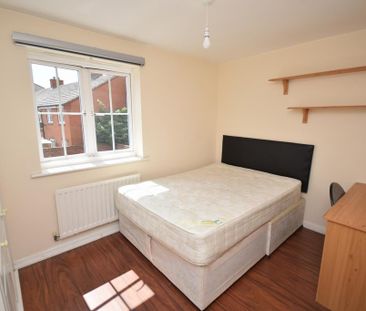 3 bedroom coach house to rent - Photo 4