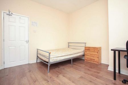 4 bedroom flat to rent - Photo 5