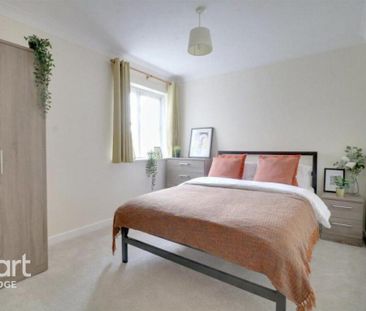 1 bedroom in a house share to rent - Photo 2