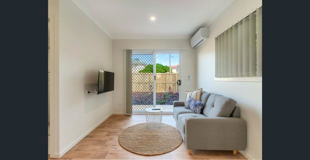 FULLY FURNISHED - GROUND FLOOR COURTYARD STUDIO - BILLS INCLUDED! - Photo 1