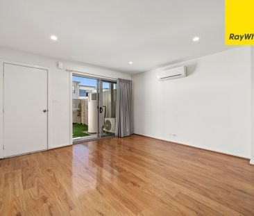 Stylish, Sunlit Home close to Parks, Schools & Shops - Photo 3