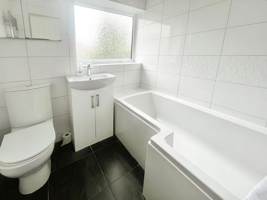 3 bedroom semi-detached house to rent - Photo 1