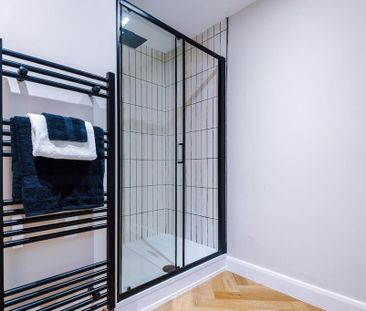 1 bedroom in a house share to rent - Photo 2