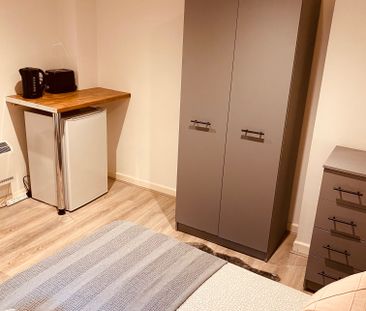 Vicarage Road 92VICR - Room 6 - Photo 6