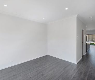 Stylish Townhouse with Modern Comforts - Photo 1