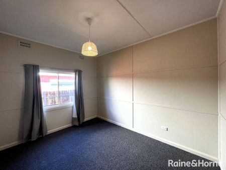 Neat and Tidy 3 Bedroom House - Photo 4