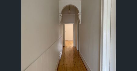 GEORGOUS TWO BEDROOM COTTAGE - Photo 3