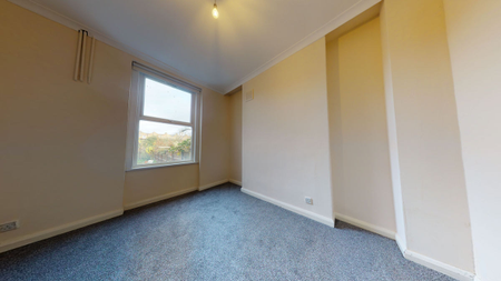 Byrne Road, London, SW12 - Photo 2