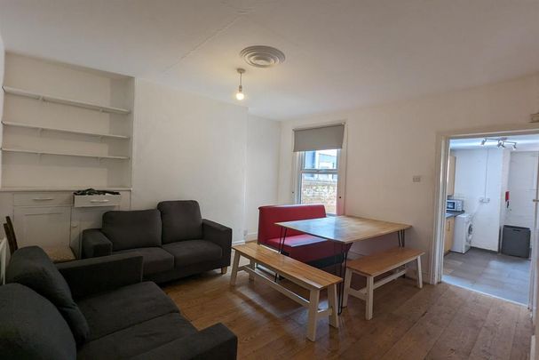 4 bedroom terraced house to rent - Photo 1