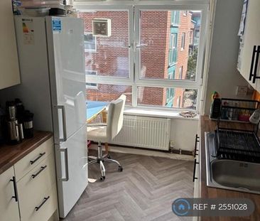 1 bedroom in a flat share to rent - Photo 6