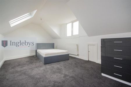 2 bedroom maisonette to rent - Photo 4