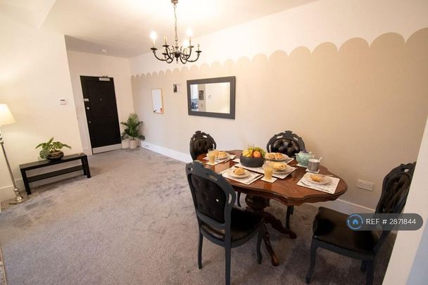 2 bedroom flat to rent - Photo 1