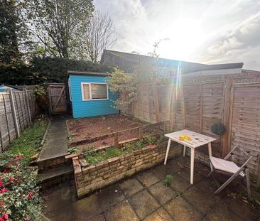 2 bedroom end of terrace house to rent - Photo 5