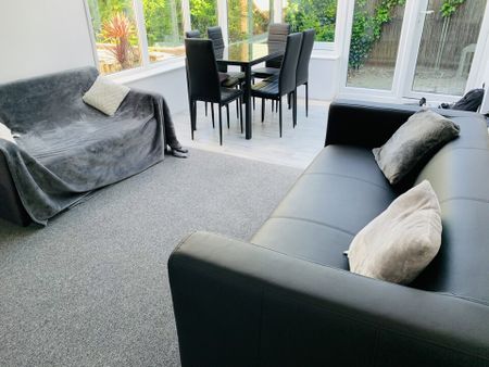 5 bed semi-detached house to rent in Earlham Green Lane, Norwich, NR5 - Photo 3