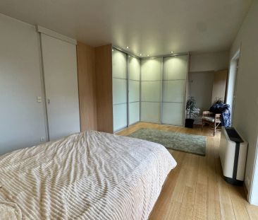 Centraal gelegen appartement met 2 slaapkamers en zeer groot terras - Photo 3