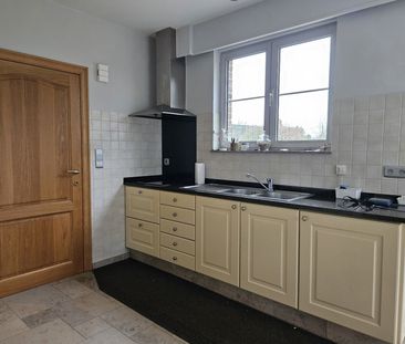Laagbouwwoning met 1 slaapkamer, garage en zonnige tuin - Foto 3