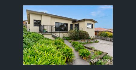 Bellerive Beauty on Clarence Street - Photo 2