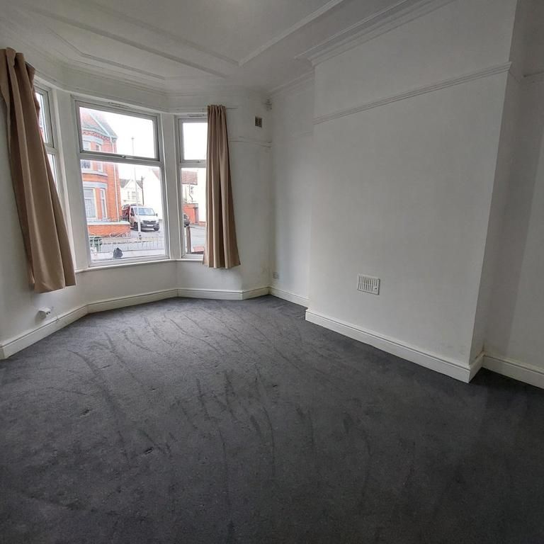 4 bedroom terraced house to rent - Photo 1