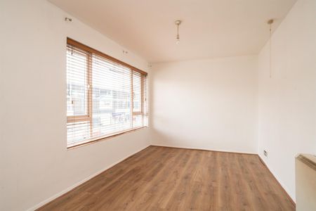 Marlowes, Hemel Hempstead, HP1 1ER, Hertfordshire - Photo 3