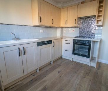 4 bedroom semi-detached house to rent - Photo 6
