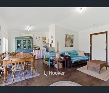 Charming 3x1 Cottage on a Spacious Block in East Bunbury - Photo 2