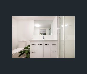 SPACIOUS NORTH FACING LOW RISE APARTMENT - Photo 5