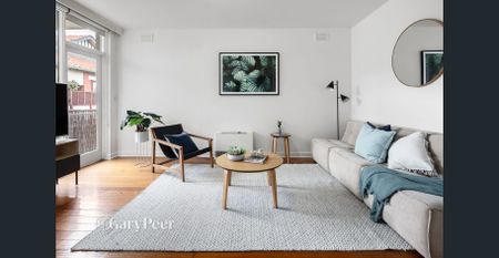 Spacious, bright & perfectly positioned! - Photo 2