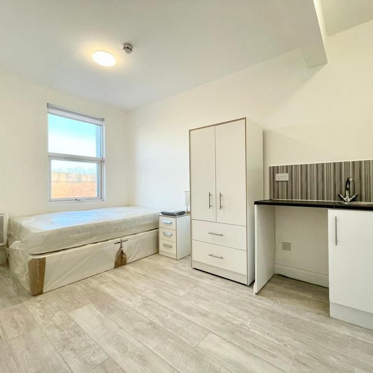 Studio to rent - Photo 1