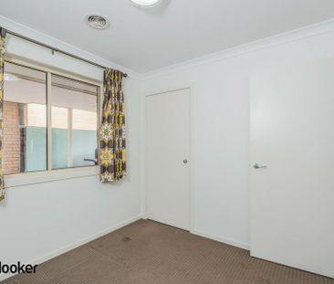 4 Bedroom ensuite Home with double garage - Photo 6