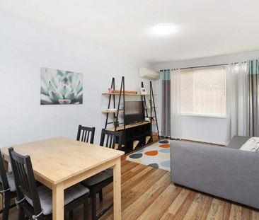 Light-Filled Ground Floor Apartment in Prime Location - Photo 3