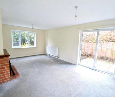 4 bedroom detached house to rent - Photo 2