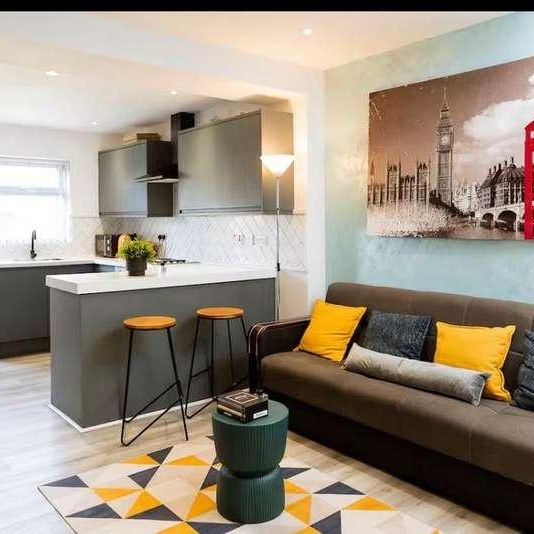 Newly Renovated Ensuite Rooms, CV2 - Photo 1