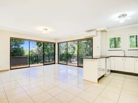Strathfield - Photo 2