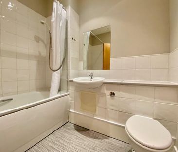 2 bedroom flat to rent - Photo 3