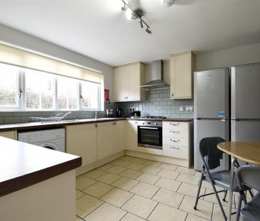 1 bedroom in a house share to rent - Photo 3