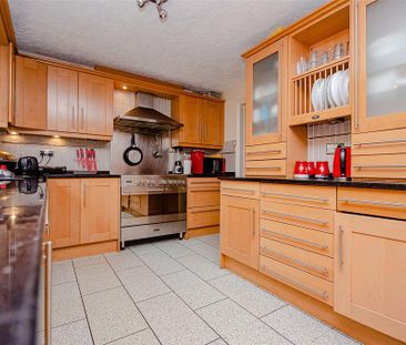 4 bedroom detached house to rent - Photo 2