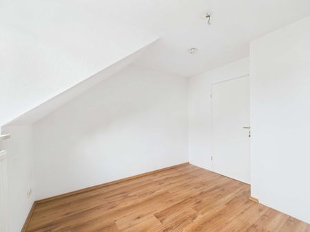 Helle 2-Raum Dachgeschosswohnung mit Balkon in Rodewisch, Steinbergblick - Photo 2